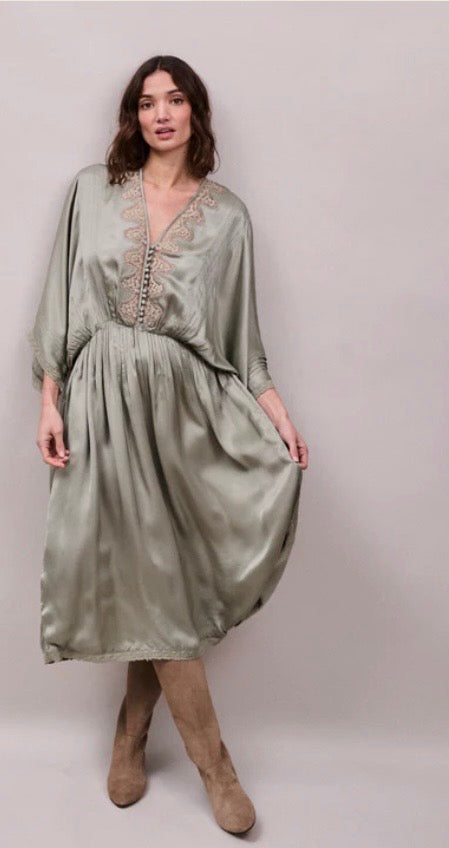 DRESS