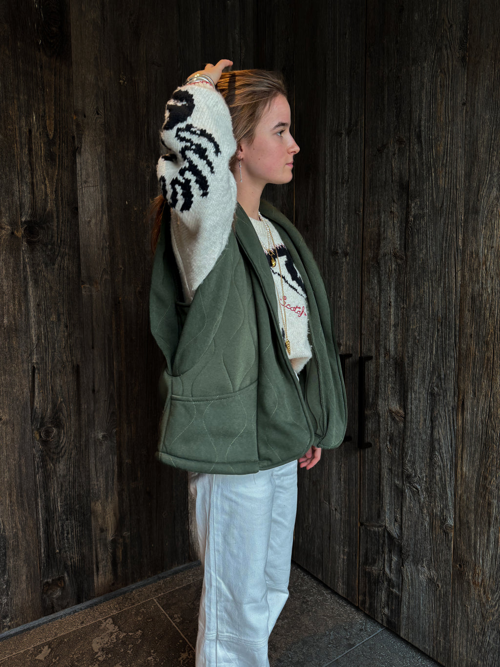 SLEEVELESS GILET